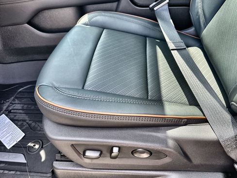 New 2026 GMC Yukon XL AT4 image 25