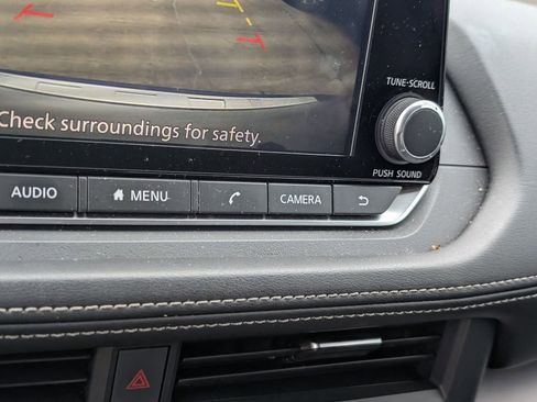 Used 2023 Nissan Rogue SV image 16