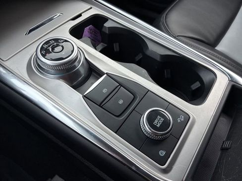 Used 2022 Ford Explorer XLT w/ Equipment Group 202A image 39