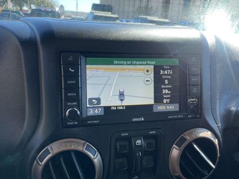 Used 2017 Jeep Wrangler Unlimited Sahara image 16