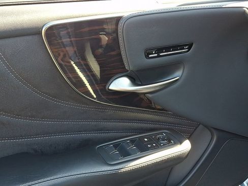 Certified 2022 Lexus LS 500 AWD w/ Interior Upgrade Package image 14