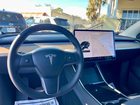 Used 2020 Tesla Model Y Long Range image 12