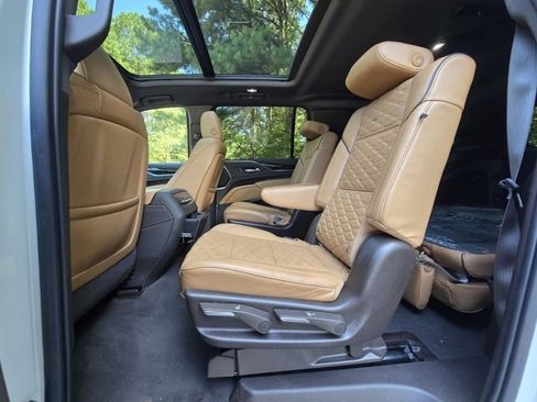 Used 2022 Cadillac Escalade ESV Premium Luxury w/ Performance Package image 19