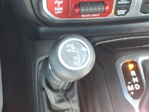Used 2024 Jeep Wrangler Unlimited Rubicon AWD/4WD image 23