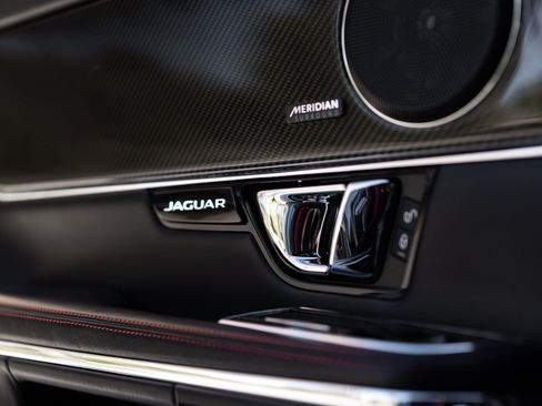 Used 2017 Jaguar XJ R RWD image 27