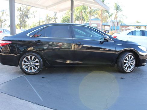 Used 2015 Toyota Camry XLE w/ Moonroof Package FWD image 6