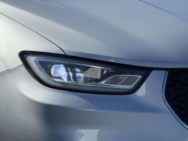 Used 2024 Chrysler Pacifica Touring-L FWD image 12