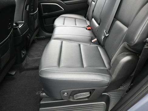 Used 2024 Kia Telluride LX FWD image 33