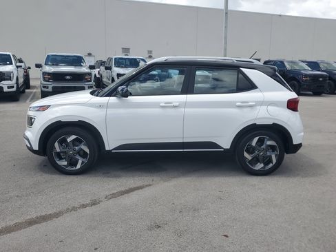 Used 2023 Hyundai Venue Limited w/ Cargo Package image 8