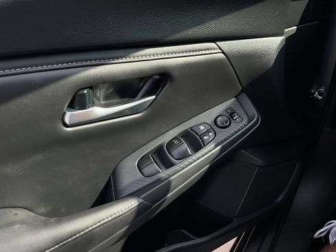 Used 2025 Nissan Sentra SV FWD image 15