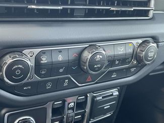 New 2025 Jeep Gladiator Mojave w/ Convenience Group video 4