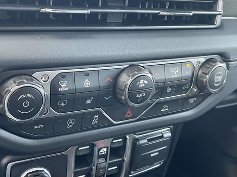 New 2025 Jeep Gladiator Mojave w/ Convenience Group image 4