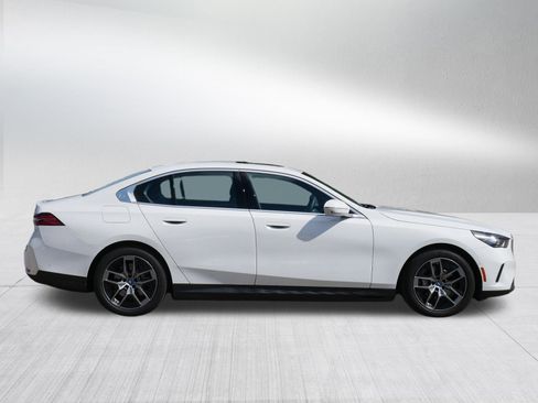 Used 2024 BMW i5 eDrive40i w/ Premium Package image 8