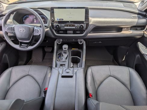 Used 2026 Toyota Grand Highlander AWD image 4