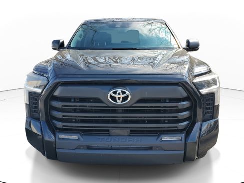 Used 2022 Toyota Tundra SR5 w/ SR5 Premium Package image 2