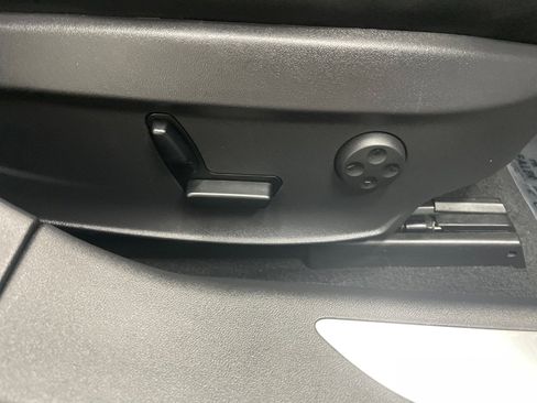 Used 2015 Tesla Model S 70 image 37