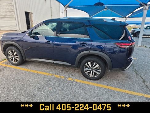 Used 2025 Nissan Pathfinder SL AWD/4WD image 6