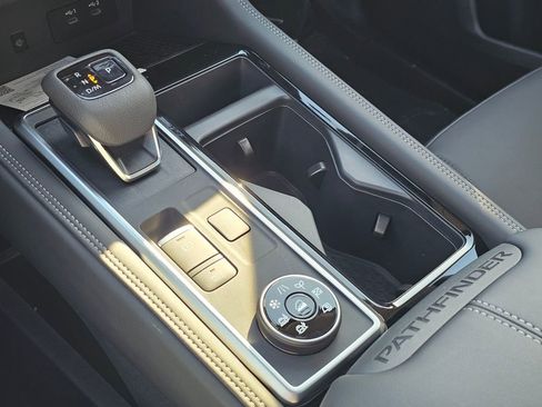 New 2026 Nissan Pathfinder Platinum image 18