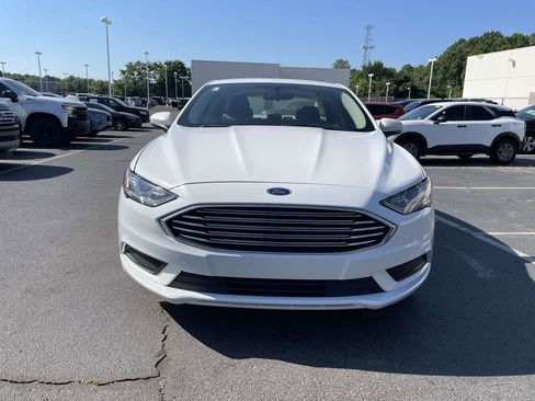 Used 2018 Ford Fusion SE FWD image 2