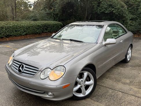 Used 2005 Mercedes-Benz CLK 320 Coupe image 2