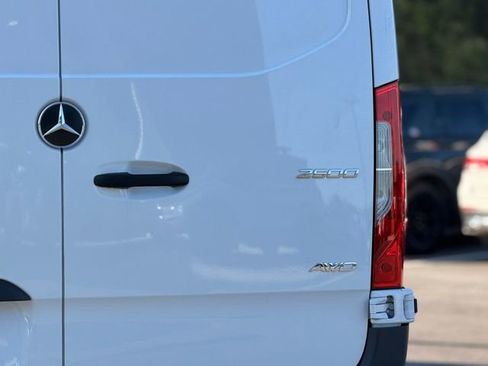 Used 2025 Mercedes-Benz Sprinter 2500 image 10