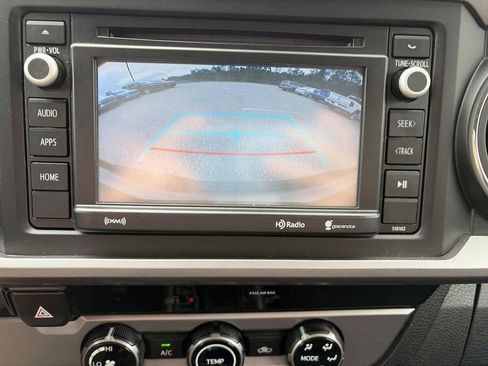 Used 2018 Toyota Tacoma SR5 RWD image 18