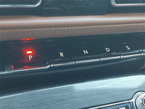 Used 2021 Lincoln Nautilus Reserve image 23