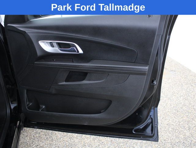 Used 2017 Chevrolet Equinox LS FWD image 19