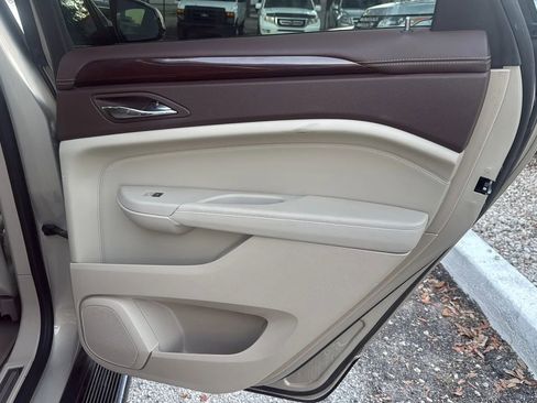 Used 2011 Cadillac SRX Luxury image 13