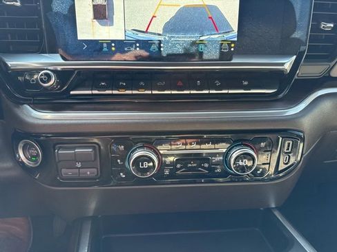 Used 2022 GMC Sierra 1500 SLT w/ SLT Premium Plus Package AWD/4WD image 14