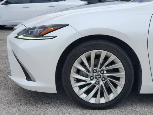 Used 2020 Lexus ES 300h Ultra Luxury w/ Accessory Package 2 FWD image 5