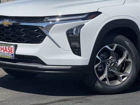 New 2026 Chevrolet Trax LT FWD image 3