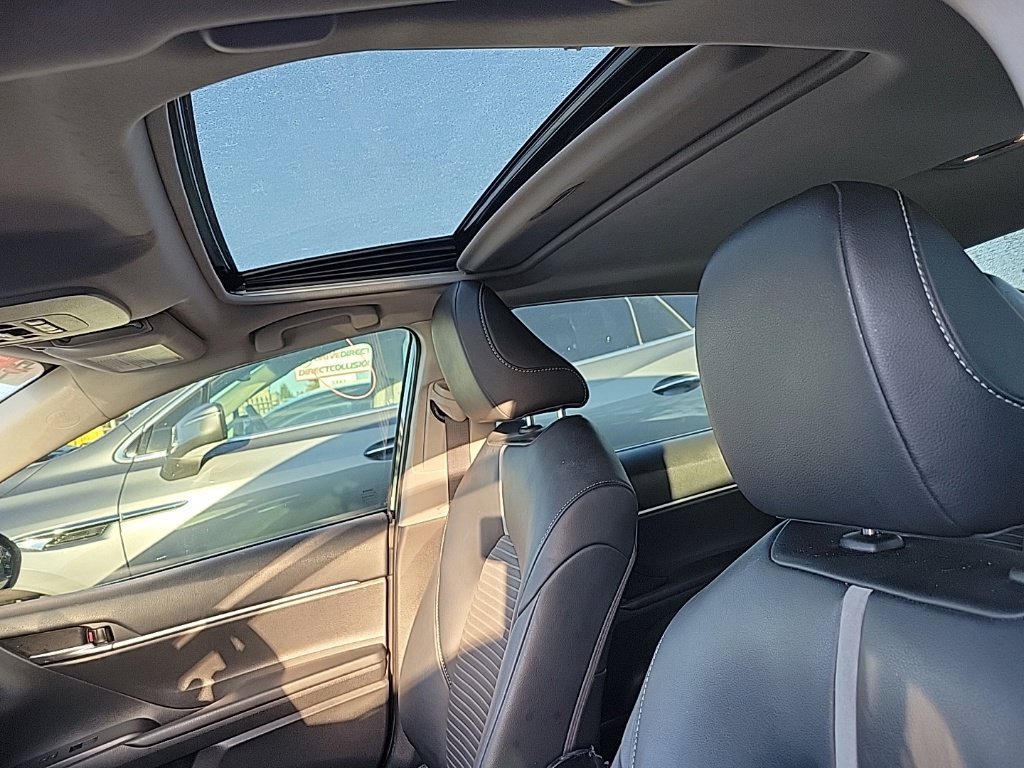 Used 2021 Toyota Camry SE w/ Cold Weather Package FWD image 8