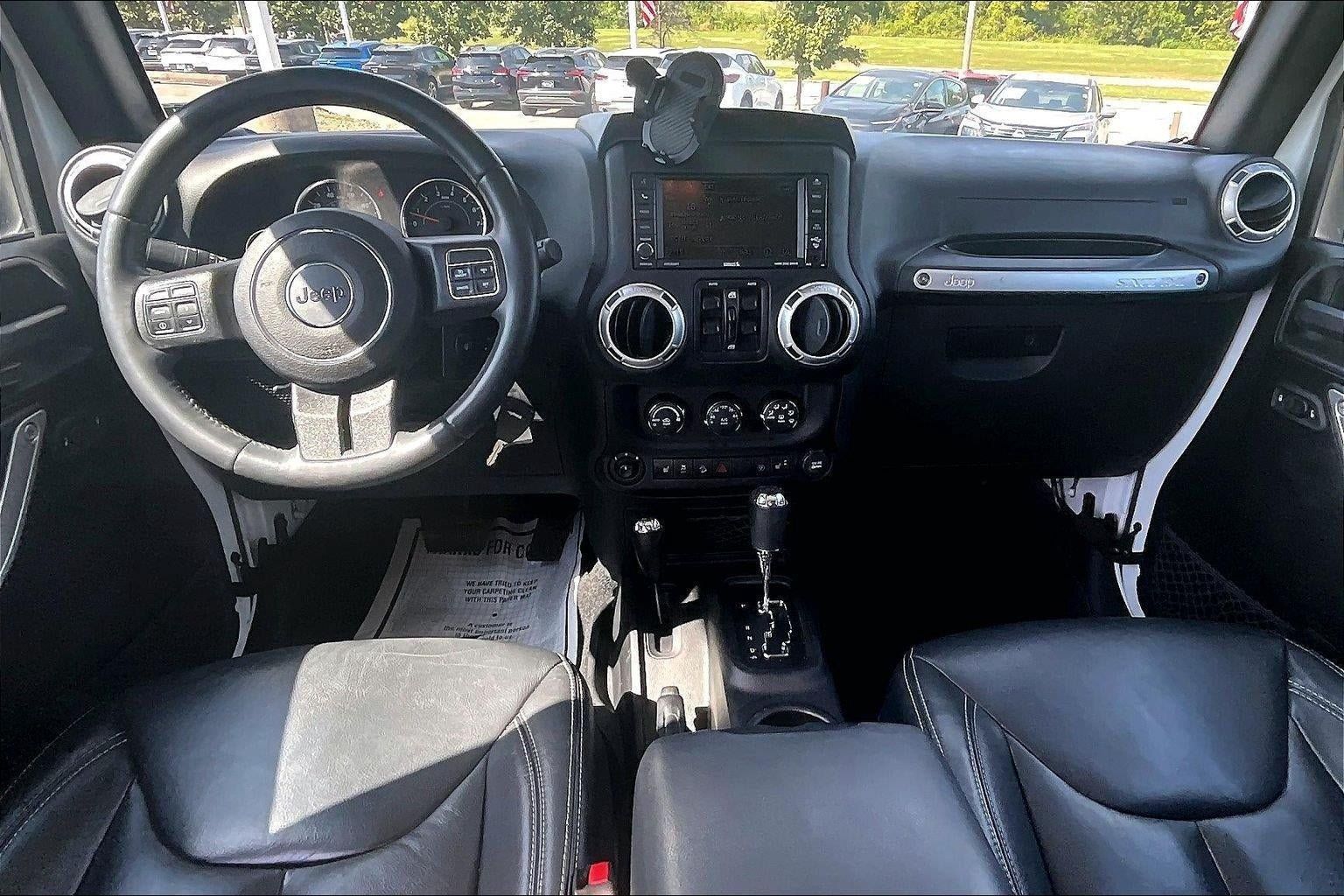 Used 2016 Jeep Wrangler Unlimited Sahara w/ Connectivity Group AWD/4WD image 14