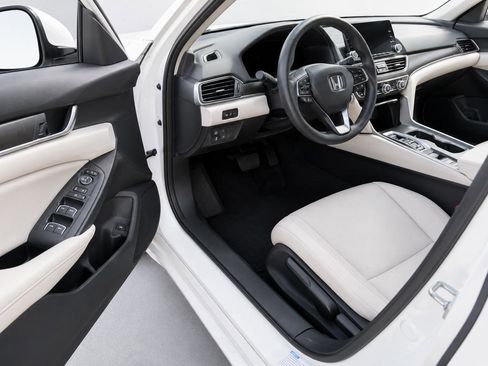 Used 2018 Honda Accord Hybrid image 2
