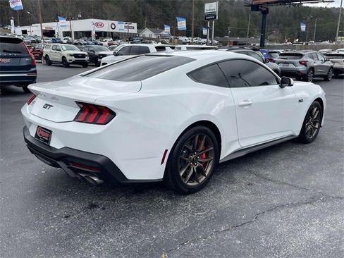 Used 2024 Ford Mustang GT Premium image 4