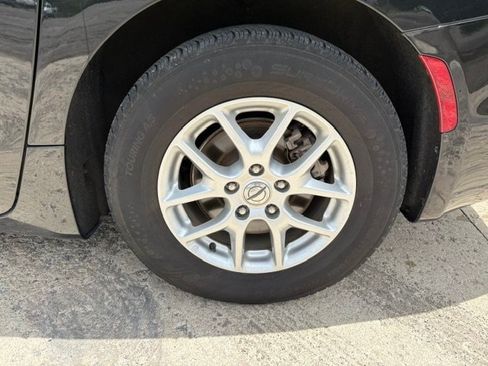 Used 2023 Chrysler Pacifica Touring-L FWD image 7