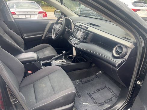 Used 2018 Toyota RAV4 XLE AWD/4WD image 10