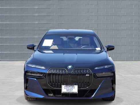 Used 2025 BMW i7 M70 image 2