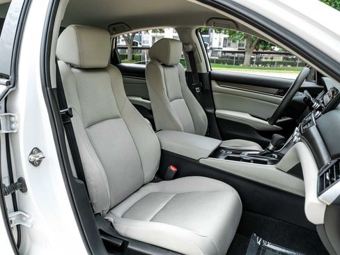 Used 2018 Honda Accord LX image 34