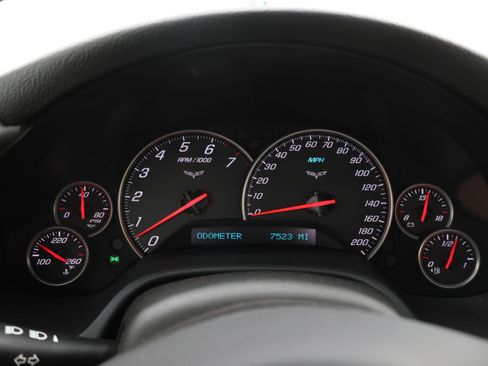 Used 2005 Chevrolet Corvette Coupe w/ Preferred Equipment Group RWD image 8