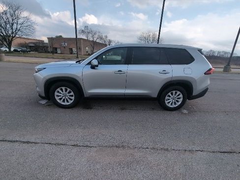 Used 2024 Toyota Grand Highlander XLE image 8