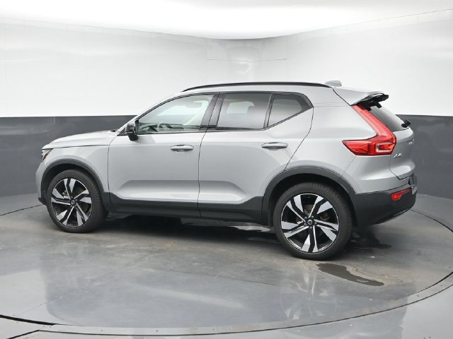 Used 2024 Volvo XC40 B5 Plus w/ Protection Package Premier AWD/4WD image 6