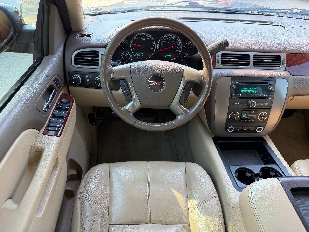 Used 2010 GMC Yukon XL SLT w/ SLT-2 Equipment Package AWD/4WD image 15