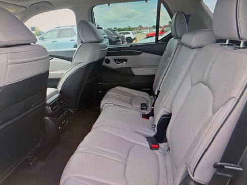 Used 2023 Honda Pilot Elite image 7