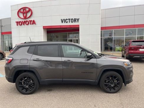 Used 2022 Jeep Compass Altitude w/ Sun and Sound Group image 3