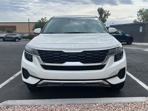 Used 2023 Kia Seltos LX AWD/4WD image 2