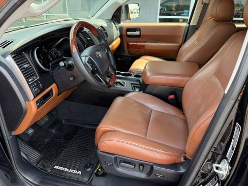 Used 2020 Toyota Sequoia Platinum AWD/4WD image 9