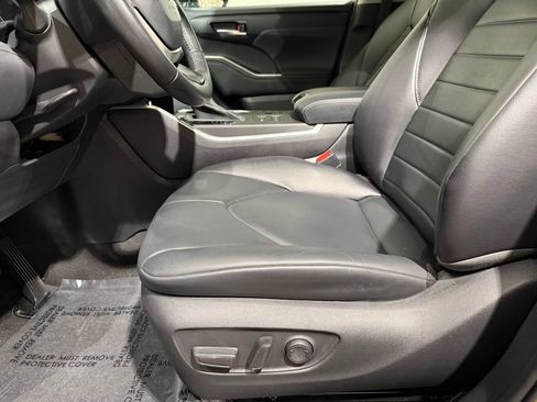 Certified 2023 Toyota Highlander XLE image 14
