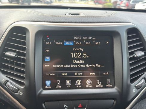 Used 2016 Jeep Cherokee Latitude w/ Safety/Convenience Group AWD/4WD image 10